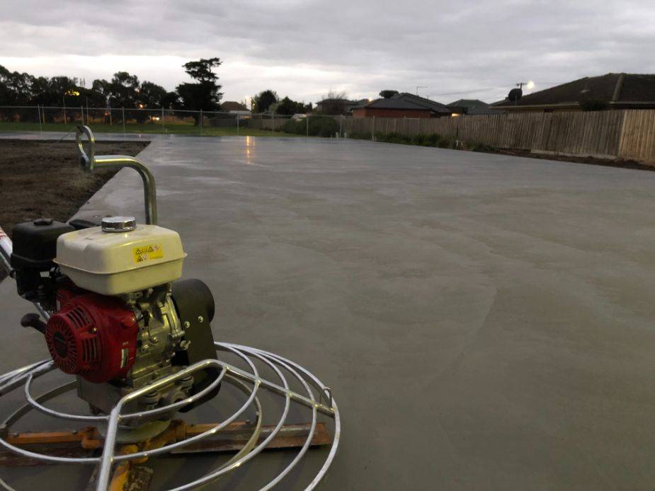 Photo of a concrete finish machine called a 'chopper' used to screet a freshly poured concrete slab in Wendouree by Ballarat Pro Concreter skilled concreters Ballarat
